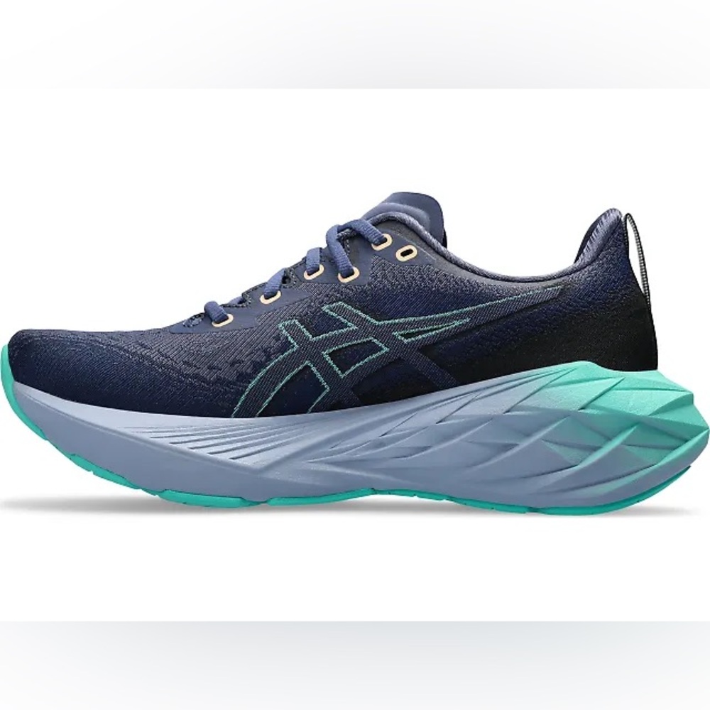 Asics Women’s Novablast 4